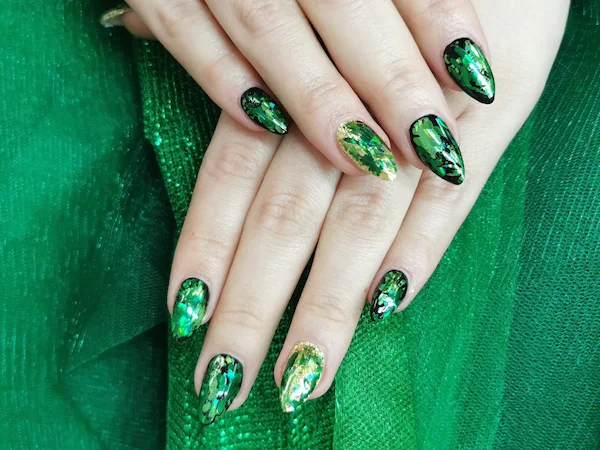 Chrome acrylic nails in silver metallic finish